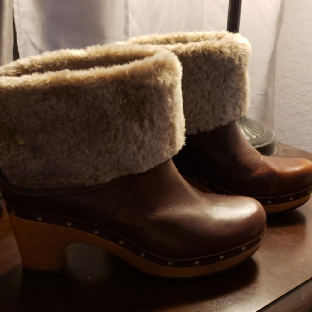 Beautiful leather UGG BOOTS